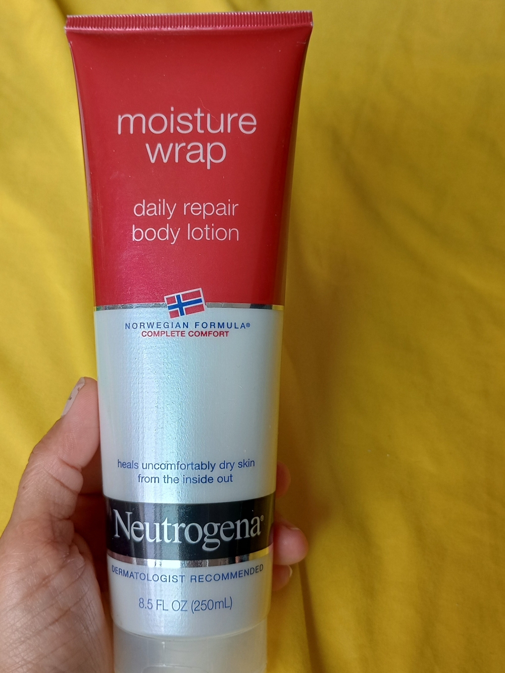 Neutrogena Moisture Wrap Body Lotion Tube -  Full Size